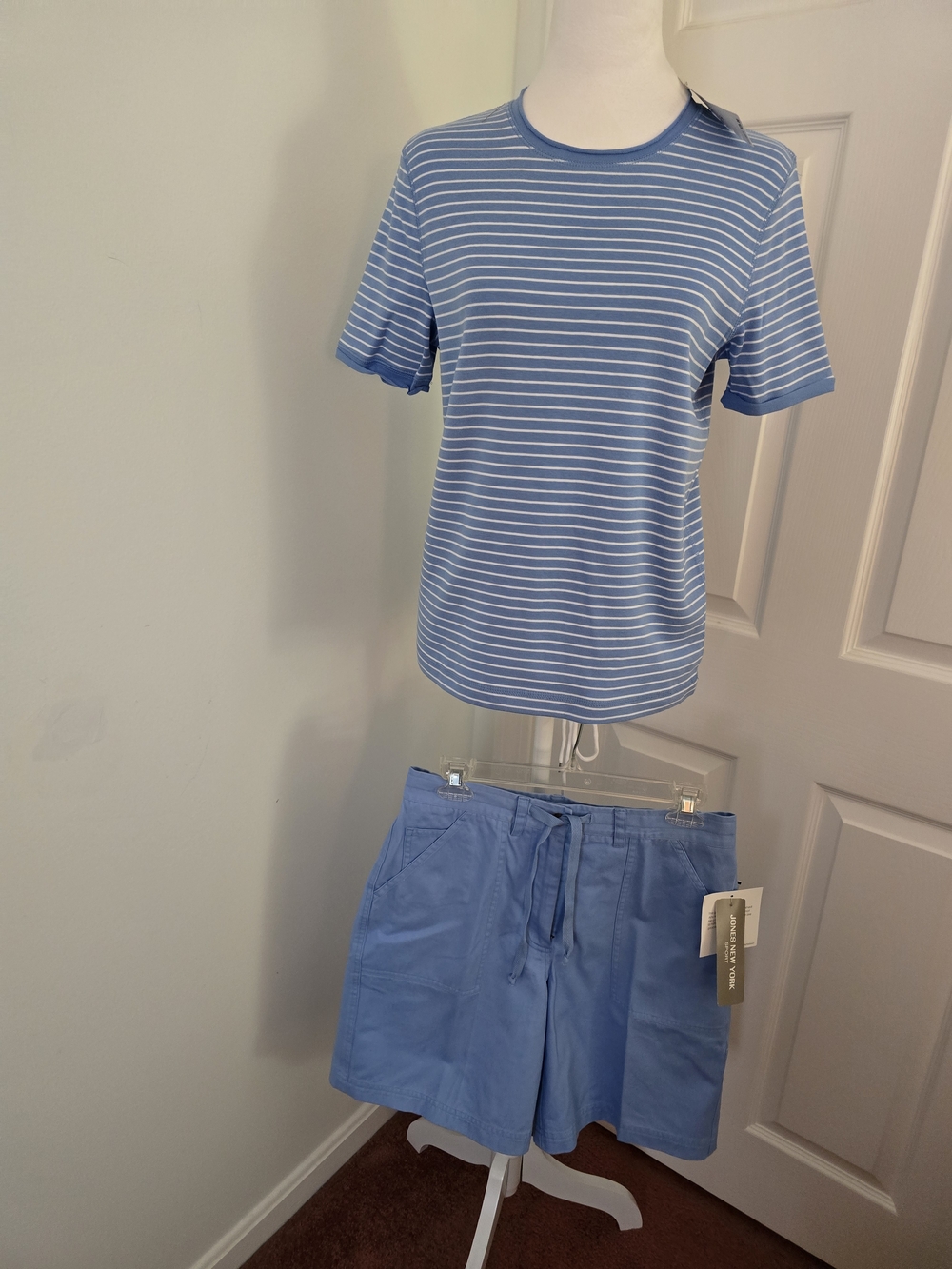 Jones New York Sport Blue/White 2 Pc. Set Striped Top Sz. (S)/Shorts Sz (4)